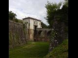 [Cliquez pour agrandir : 89 Kio] Saint-Jean-Pied-de-Port - Les douves des fortifications de Vauban.
