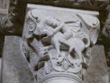 [Cliquez pour agrandir : 73 Kio] Vézelay - La basilique Sainte-Marie-Madeleine : chapiteau représentant David et le lion.