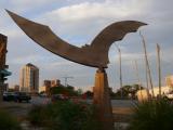 [Cliquez pour agrandir : 71 Kio] Austin - Statue of a bat.