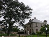 [Cliquez pour agrandir : 128 Kio] Le Plessis-Belleville - La mairie et son cèdre.
