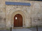 [Cliquez pour agrandir : 92 Kio] L'Île-Bouchard - L'église Saint-Gilles : porte latérale.