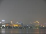 [Cliquez pour agrandir : 37 Kio] Hangzhou - Le lac Ouest : les rives du lac, de nuit.