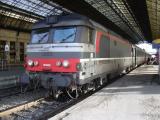 [Cliquez pour agrandir : 118 Kio] Bordeaux - Locomotive diesel BB167442 en gare.