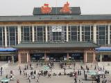 [Cliquez pour agrandir : 112 Kio] Xi'an - La gare vue des remparts.