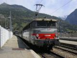 [Cliquez pour agrandir : 101 Kio] Bourg-Saint-Maurice - Locomotive BB525246 en gare.