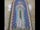 [Cliquez pour agrandir : 114 Kio] Le Plessis-Belleville - L'église Saint-Jean-Baptiste : mosaïque de la Vierge.