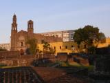 [Cliquez pour agrandir : 115 Kio] Mexico - L'église de Santiago et les ruines de la place des trois cultures.