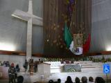 [Cliquez pour agrandir : 112 Kio] Monterrey - La basilique Notre-Dame-de-Guadalupe : l'église nouvelle : le chœur.