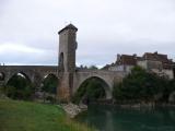 [Cliquez pour agrandir : 64 Kio] Orthez - Le pont fortifié sur le gave de Pau.