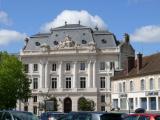 [Cliquez pour agrandir : 102 Kio] Auxerre - Bel hôtel.