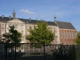 [Cliquez pour agrandir : 110 Kio] Douai - Le lycée Jean-Baptiste Corot et la chapelle des Bénédictins anglais.