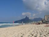 [Cliquez pour agrandir : 70 Kio] Rio de Janeiro - La plage d'Ipanema.