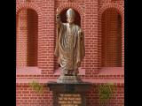 [Cliquez pour agrandir : 172 Kio] Ranchi - La cathédrale Sainte-Marie : statue de Saint Jean-Paul II.