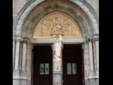[Cliquez pour agrandir : 91 Kio] Biarritz - L'église Sainte-Eugénie : le portail : vue générale.