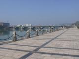 [Cliquez pour agrandir : 63 Kio] Lishui - Promenade le long de la rivière Oujiang.