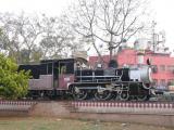 [Cliquez pour agrandir : 185 Kio] Jaipur - La gare : locomotive à vapeur.