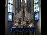 [Cliquez pour agrandir : 103 Kio] Shanghai - La cathédrale Saint-Ignace : autel de la Vierge.