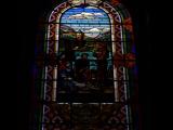 [Cliquez pour agrandir : 81 Kio] Rio de Janeiro - L'église Saint-Antoine-des-Pauvres : vitrail représentant la vie de Saint Antoine.