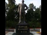 [Cliquez pour agrandir : 116 Kio] Pékin - Le parc Zhongshan : la statue du Dr. Sun Yat-Sen.
