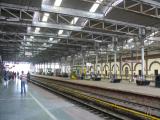 [Cliquez pour agrandir : 171 Kio] Agra - La gare d'Agra Fort : l'intérieur.