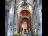 [Cliquez pour agrandir : 167 Kio] Mexico - La basilique ancienne Notre-Dame-de-Guadalupe : la nef et le chœur.