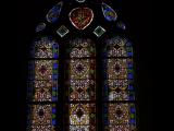 [Cliquez pour agrandir : 116 Kio] Colombey-les-deux-Églises - L'église Notre-Dame-en-son-Assomption : vitrail floral.