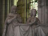 [Cliquez pour agrandir : 72 Kio] Saint-Denis - La basilique : le tombeau de Louis XII et Anne de Bretagne : la statue du couple royal en prière.