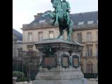 [Cliquez pour agrandir : 78 Kio] Rouen - L'hôtel de ville : la statue de Napoléon Bonaparte.