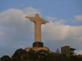 [Cliquez pour agrandir : 40 Kio] Rio de Janeiro - La statue du Christ Rédempteur sur le Corcovado : vue générale.