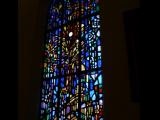 [Cliquez pour agrandir : 83 Kio] Santa Fe - Saint Francis cathedral: the chapel of the Holy Sacrement: stained glass window representing the Bread.