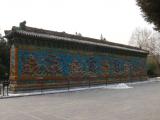 [Cliquez pour agrandir : 87 Kio] Pékin - Le parc Beihai : le mur des neuf dragons.
