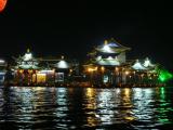 [Cliquez pour agrandir : 106 Kio] Nantong - Le centre-ville, de nuit.