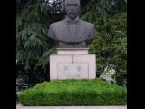 [Cliquez pour agrandir : 114 Kio] Suzhou - L'Université de Suzhou : buste de 张謇 (Zhang Jian).