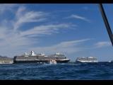 [Cliquez pour agrandir : 76 Kio] Cabo San Lucas - Les navires de croisière MS Koningsdam et Discovery Princess.