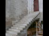[Cliquez pour agrandir : 70 Kio] Vézelay - La basilique Sainte-Marie-Madeleine : escalier.