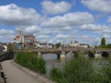 [Cliquez pour agrandir : 99 Kio] Auxerre - L'Yonne, le pont Paul-Bert et la cathédrale Saint-Étienne.