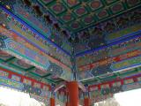[Cliquez pour agrandir : 159 Kio] Pékin - Le parc Beihai : intérieur d'un des cinq pavillons-dragon.