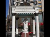 [Cliquez pour agrandir : 121 Kio] Pékin - L'église Saint-Joseph de Wangfujing : statue de Saint Joseph.