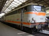 [Cliquez pour agrandir : 102 Kio] Bayonne - Locomotive BB9340 en gare.