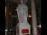[Cliquez pour agrandir : 70 Kio] Rome - La basilique Saint-Paul-Hors-les-Murs : le chœur : statue de Saint Paul.