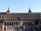 [Cliquez pour agrandir : 97 Kio] Madrid - La Plaza Mayor : vue générale.