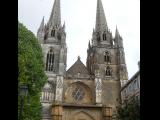 [Cliquez pour agrandir : 102 Kio] Bayonne - La cathédrale : la façade.