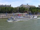 [Cliquez pour agrandir : 113 Kio] Paris - Un bateau-mouche.