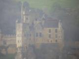 [Cliquez pour agrandir : 32 Kio] Dordogne - Le château de Beynac : le château de Feynac vu aux jumelles depuis Beynac.