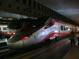 [Cliquez pour agrandir : 76 Kio] Rome - Train en gare de Roma Termini.