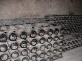 [Cliquez pour agrandir : 119 Kio] Reims - La maison Pommery : les caves : bouteilles.