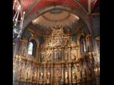 [Cliquez pour agrandir : 136 Kio] Saint-Jean-de-Luz - L'église Saint-Jean-Baptiste : le chœur et son retable.