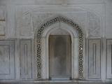 [Cliquez pour agrandir : 109 Kio] Jaipur - Le fort d'Amber : le hall des audiences privées (Diwan-i-Khas) : détail.