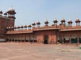 [Cliquez pour agrandir : 96 Kio] Agra - La mosquée Jama Masjid : la cour.