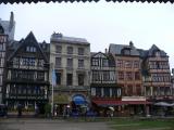 [Cliquez pour agrandir : 95 Kio] Rouen - La place du marché : façades.